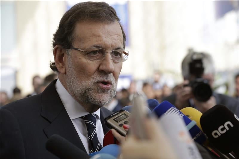 Rajoy: "Mantener la misma política económica asegura los datos de la EPA" Rajoy: "Mantener la misma política económica asegura los datos de la EPA"