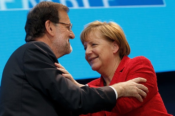 Merkel agradece a Rajoy haber "cogido el toro por los cuernos" en España Merkel agradece a Rajoy haber "cogido el toro por los cuernos" en España
