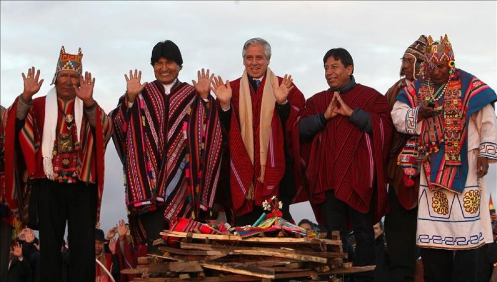 Evo Morales festeja su récord de permanencia en el poder