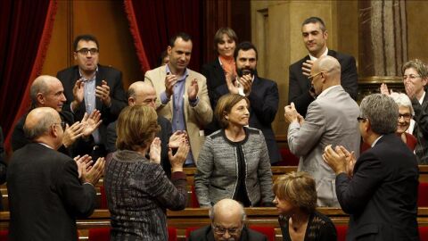 Diputados de Junts pel S&iacute; aplauden a Forcadell