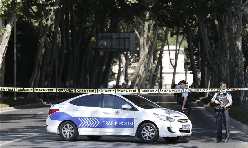 La Policía turca detiene por golpismo a cuatro periodistas de principal diario opositor La Policía turca detiene por golpismo a cuatro periodistas de principal diario opositor