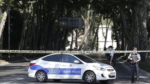 Agentes de la polic&iacute;a turca