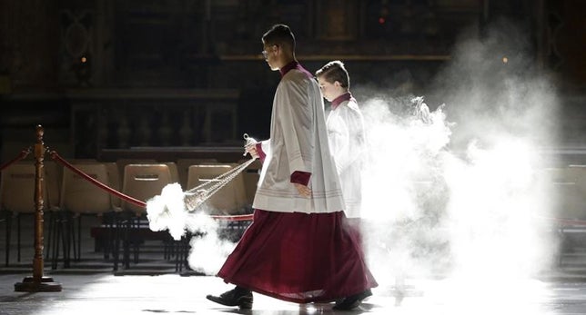 Tres ex monaguillos acusan a dos sacerdotes del Vaticano de abuso sexual en los años 80 y 90 Tres ex monaguillos acusan a dos sacerdotes del Vaticano de abuso sexual en los años 80 y 90