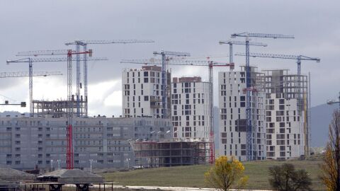 Bloques de viviendas en construcci&oacute;n