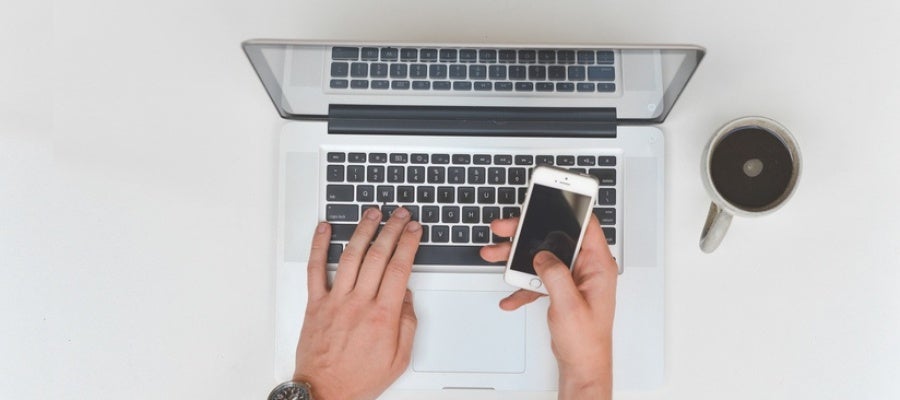 Hay muchas aplicaciones para conectar teléfono inteligente con un ordenador Hay muchas aplicaciones para conectar teléfono inteligente con un ordenador