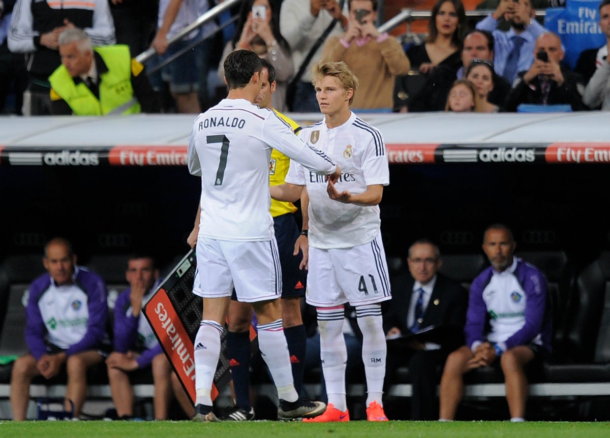 Odegaard: "Cristiano me da consejos, es el mejor jugador del mundo" Odegaard: "Cristiano me da consejos, es el mejor jugador del mundo"