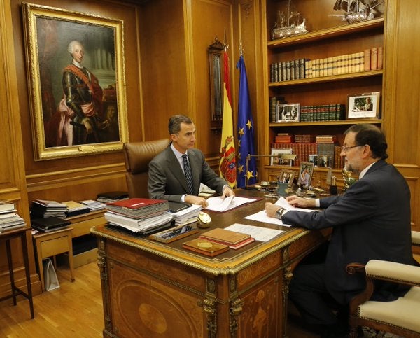 El rey Felipe VI recibe a Rajoy en un despacho semanal centrado en Cataluña El rey Felipe VI recibe a Rajoy en un despacho semanal centrado en Cataluña