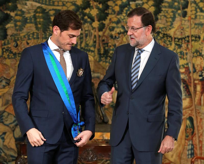 Iker Casillas recibe la Gran Cruz de la Orden al Mérito Deportivo Iker Casillas recibe la Gran Cruz de la Orden al Mérito Deportivo