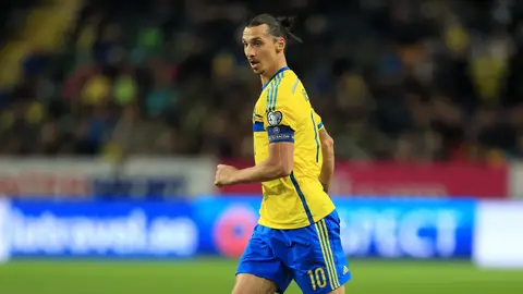 Zlatan Ibrahimovic durante un partido con la selección de Suecia Zlatan Ibrahimovic durante un partido con la selección de Suecia