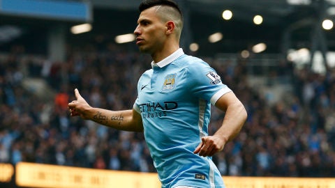 Ag&uuml;ero celebrando un gol
