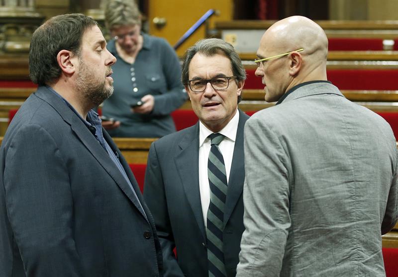 Junqueras y Romeva asumirán la competencia para la compra de urnas del 1-O Junqueras y Romeva asumirán la competencia para la compra de urnas del 1-O