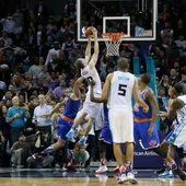 Cody Zeller anota la canasta decisiva ante los Knicks Cody Zeller anota la canasta decisiva ante los Knicks