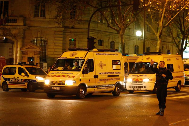 Siete de los ocho terroristas abatidos en París murieron en explosiones suicidas Siete de los ocho terroristas abatidos en París murieron en explosiones suicidas
