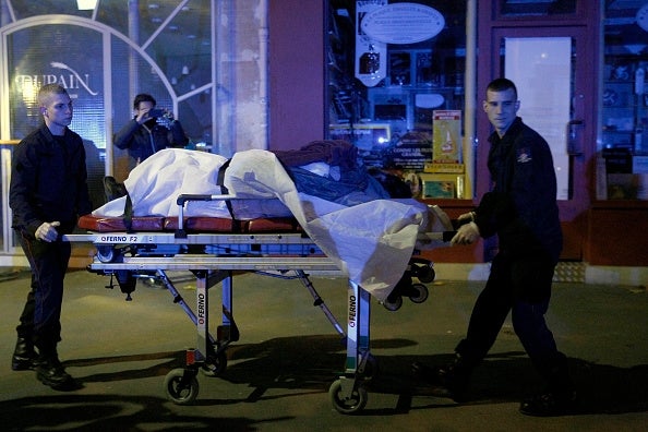 Asciende a 128 la cifra de muertos por los atentados de París Asciende a 128 la cifra de muertos por los atentados de París
