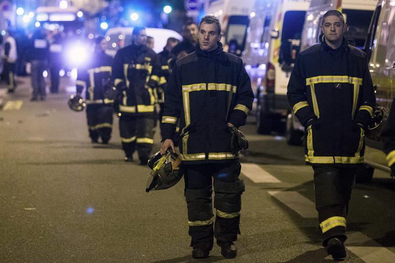 París amanece tras la peor pesadilla terrorista de la historia de Francia París amanece tras la peor pesadilla terrorista de la historia de Francia
