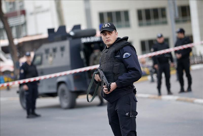 Un supuesto yihadista mata a un policía en Estambul antes de ser abatido Un supuesto yihadista mata a un policía en Estambul antes de ser abatido
