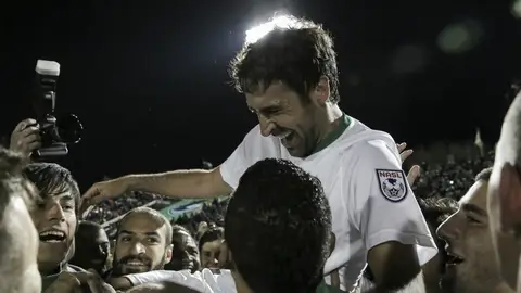 Raúl, manteado por sus compañeros Raúl, manteado por sus compañeros