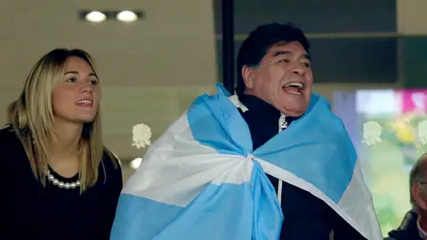 Maradona disfrutando de su selección Maradona disfrutando de su selección
