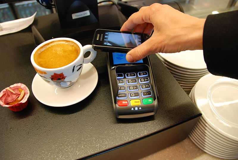 El aviso del Banco de España: los consejos de seguridad que debes seguir si pagas con el móvil El aviso del Banco de España: los consejos de seguridad que debes seguir si pagas con el móvil
