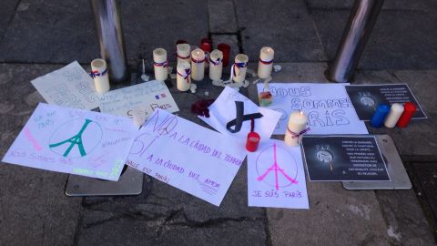 Recuerdo a las v&iacute;ctimas de Par&iacute;s en Gij&oacute;n