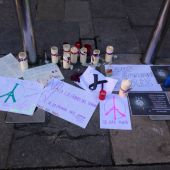 Recuerdo a las víctimas de París en Gijón