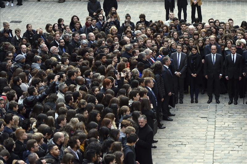 Minuto de silencio en Europa en homenaje a las víctimas de los atentados de París Minuto de silencio en Europa en homenaje a las víctimas de los atentados de París