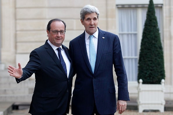Hollande se reúne con Kerry para sentar las bases de una coalición única internacional frente al yihadismo Hollande se reúne con Kerry para sentar las bases de una coalición única internacional frente al yihadismo