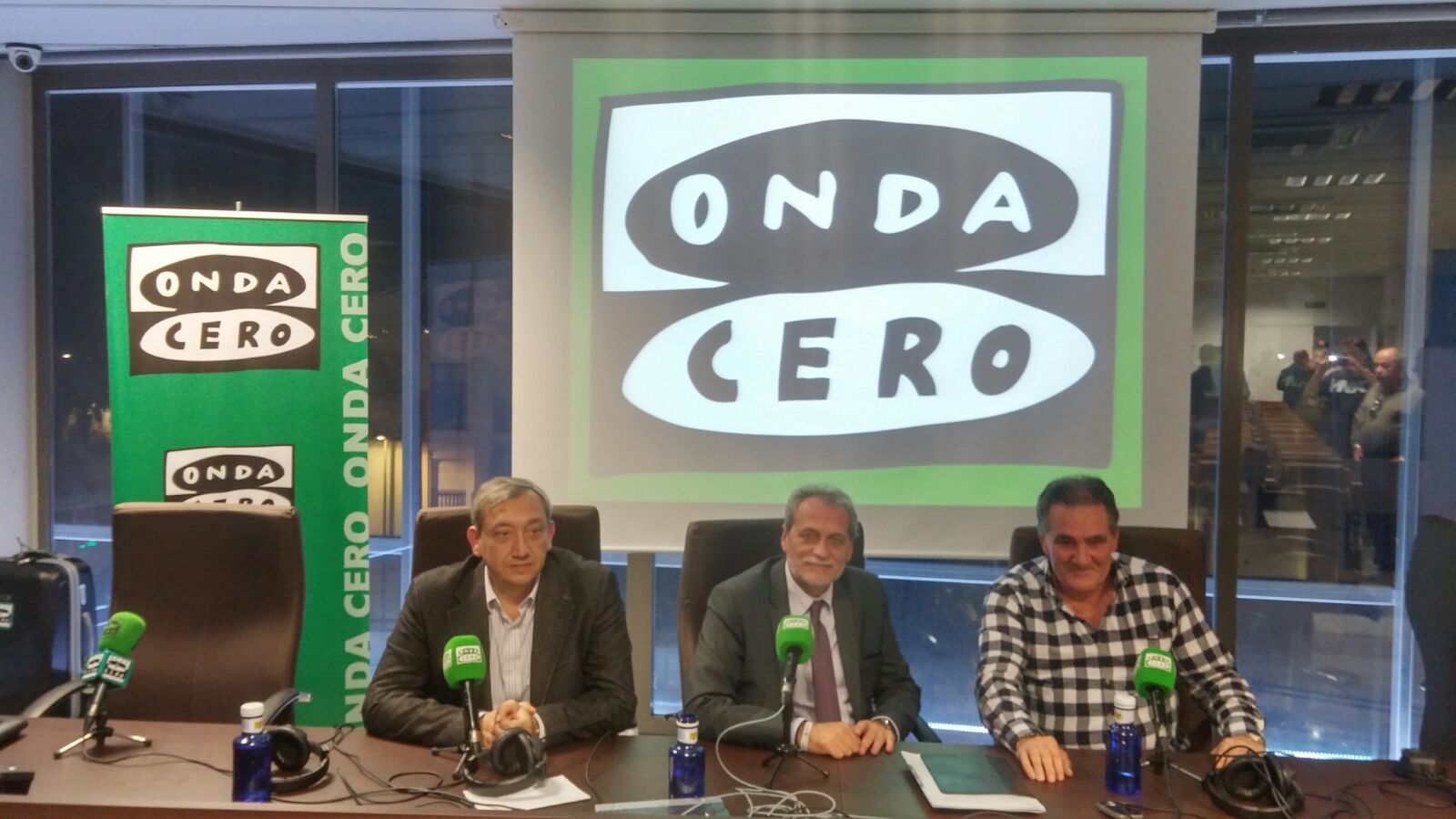 Aquí en la Onda (La tertulia) / 16 de Noviembre de 2015. Aquí en la Onda (La tertulia) / 16 de Noviembre de 2015.