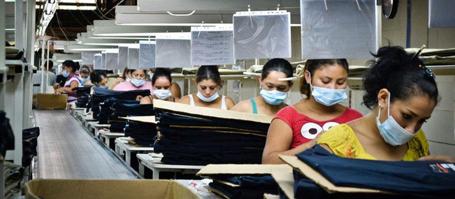 Diez céntimos más en cada prenda de ropa doblaría los sueldos de las maquilas del textil Diez céntimos más en cada prenda de ropa doblaría los sueldos de las maquilas del textil