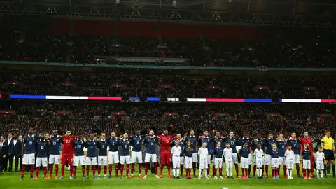 Los jugadores de Francia entonan La Marsellesa en Wembley Los jugadores de Francia entonan La Marsellesa en Wembley