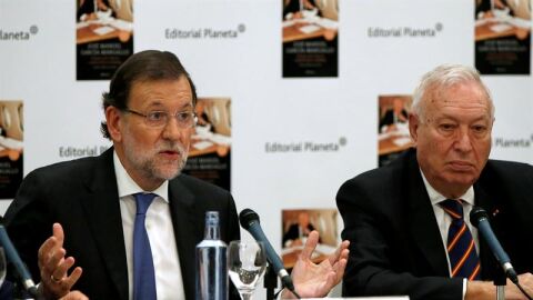 El presidente del Gobierno, Mariano Rajoy junto a Garc&iacute;a Margallo