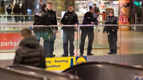 La policía alemana continúa tratando de esclarecer la amenaza terrorista en Hannover La policía alemana continúa tratando de esclarecer la amenaza terrorista en Hannover
