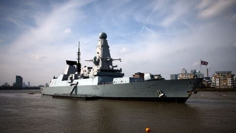 El buque brit&aacute;nico HMS Defender