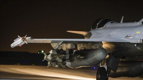 Francia bombardea posiciones del EI en Siria por tercera noche consecutiva