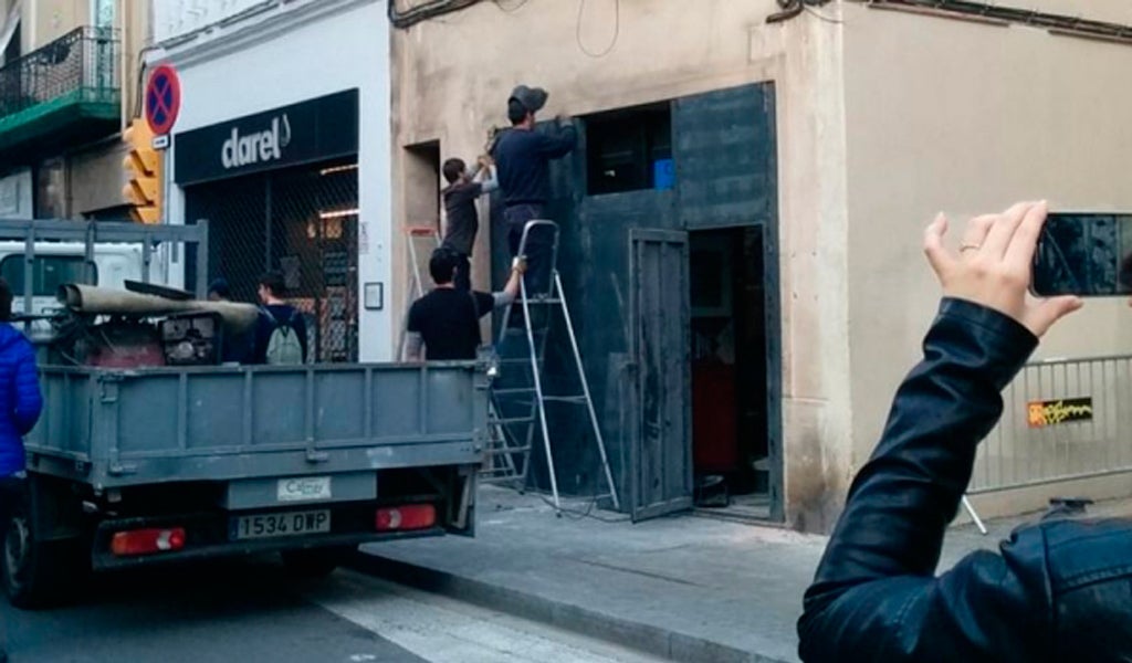Los Mossos desalojan a los okupas de un centro cultural en Barcelona Los Mossos desalojan a los okupas de un centro cultural en Barcelona