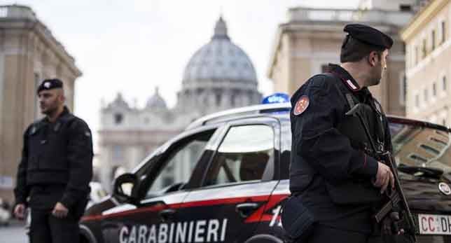 Dos estudiantes estadounidenses acusan a dos carabinieri de haberlas violado en Florencia Dos estudiantes estadounidenses acusan a dos carabinieri de haberlas violado en Florencia
