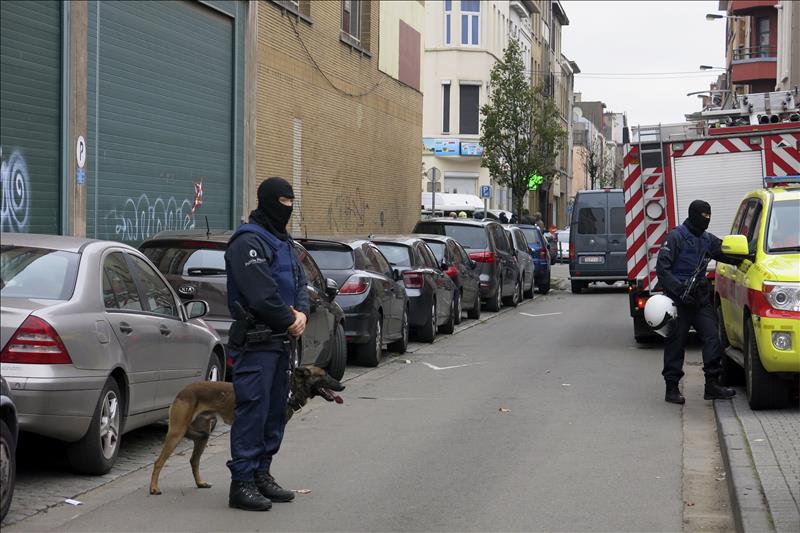 Detienen a dos personas en una operación policial en Bélgica relacionada con los atentados de París Detienen a dos personas en una operación policial en Bélgica relacionada con los atentados de París
