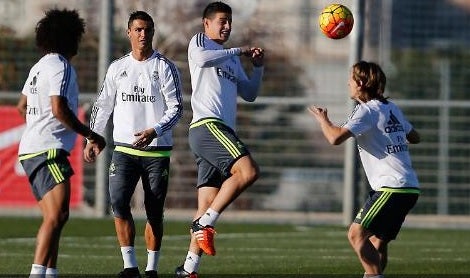 El Real Madrid prepara el partido del Eibar; Marcelo toca balón El Real Madrid prepara el partido del Eibar; Marcelo toca balón