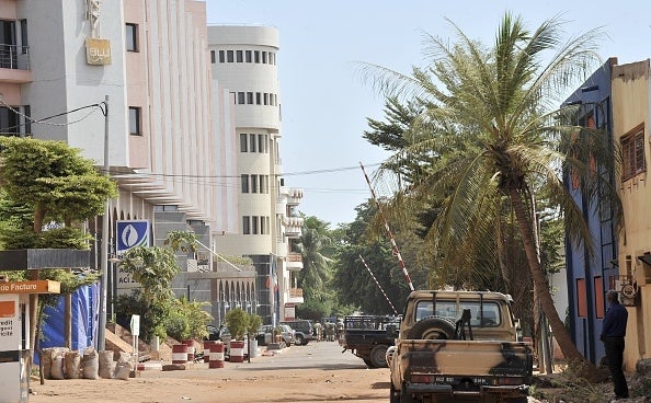 En buen estado un español que estaba entre los rehenes del hotel de Mali En buen estado un español que estaba entre los rehenes del hotel de Mali