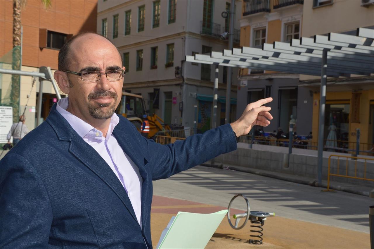 El fiasco de la remodelación de la plaza de Camas provoca las disculpas del concejal de Urbanismo El fiasco de la remodelación de la plaza de Camas provoca las disculpas del concejal de Urbanismo