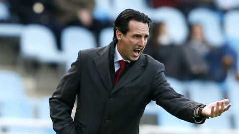Unai Emery, dando instrucciones durante el partido