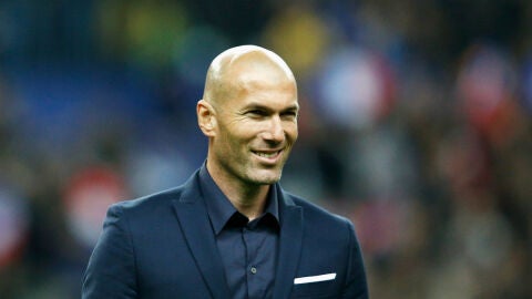 Zidane sonr&iacute;e