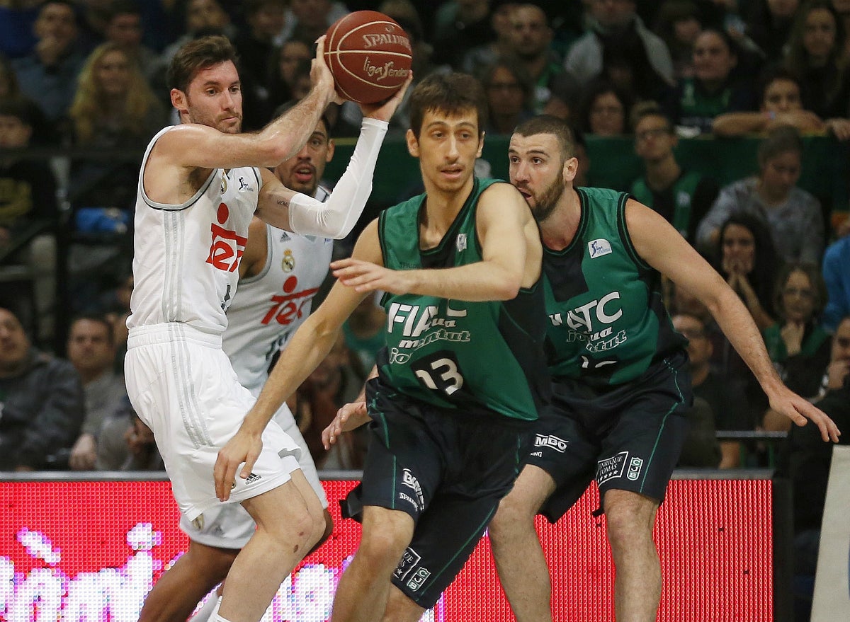 El Real Madrid sigue su racha en Liga ACB al ganar al Joventut en Badalona El Real Madrid sigue su racha en Liga ACB al ganar al Joventut en Badalona