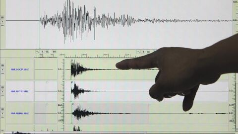 Un sism&oacute;grafo en el que aparece registrado un terremoto 