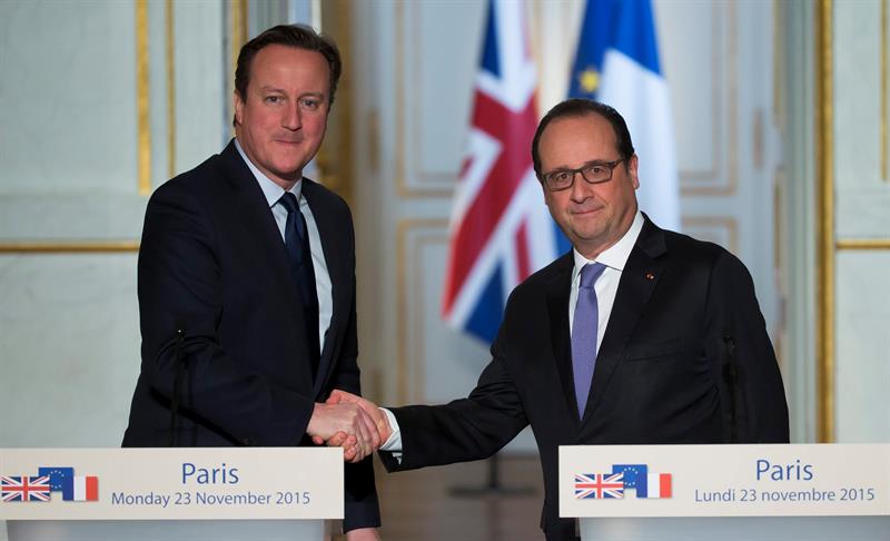 Cameron pone a disposición de Francia una base militar británica en Chipre Cameron pone a disposición de Francia una base militar británica en Chipre