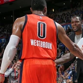 Westbrook celebra la victoria ante Dallas Westbrook celebra la victoria ante Dallas