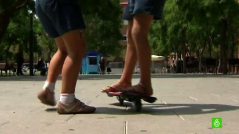 Dos ni&ntilde;os jugando