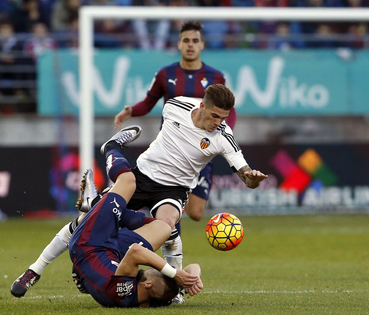 El Valencia saca un punto en Ipurúa El Valencia saca un punto en Ipurúa