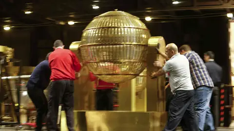 Los bombos de la Lotería de Navidad llegan al Teatro Real de Madrid Los bombos de la Lotería de Navidad llegan al Teatro Real de Madrid