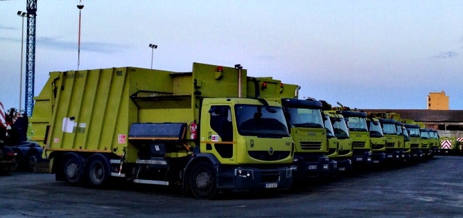 Los trabajadores de Limasa deciden ir a la huelga y hablan de "linchamiento" de empresa y Ayuntamiento Los trabajadores de Limasa deciden ir a la huelga y hablan de "linchamiento" de empresa y Ayuntamiento
